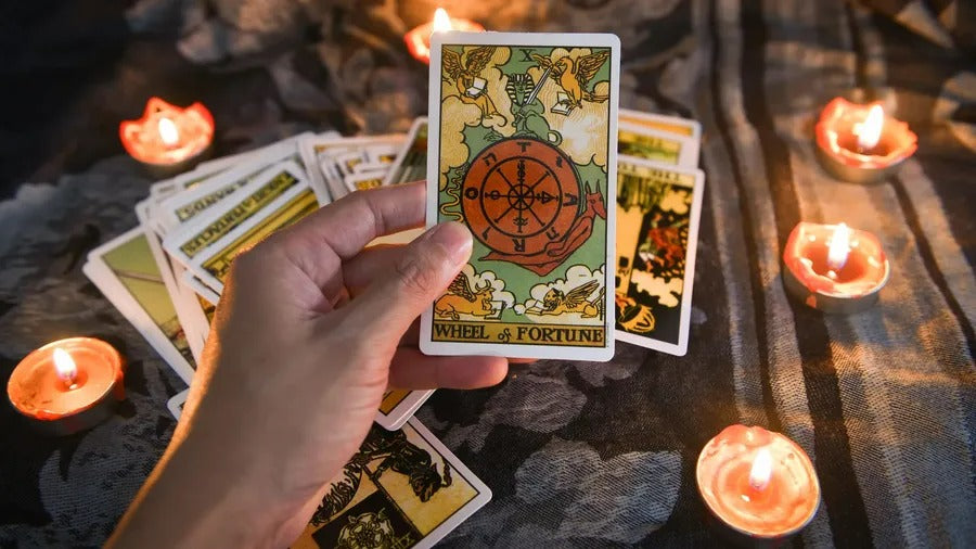 🌸 Unveiling the Future: Essential Tarot Spreads for Beginners 🌟🔮