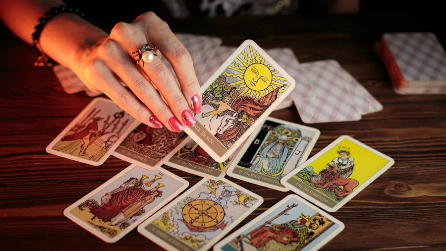 🔮 Decoding the Divine: Exploring the Major Arcana Cards in Tarot 🔮