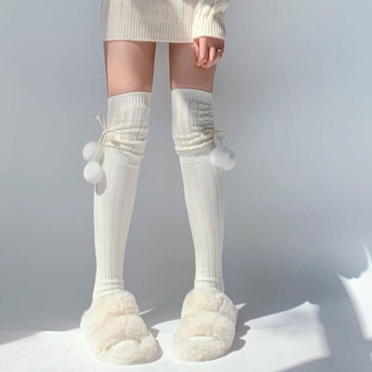 Soft winter pompon stockings c0162