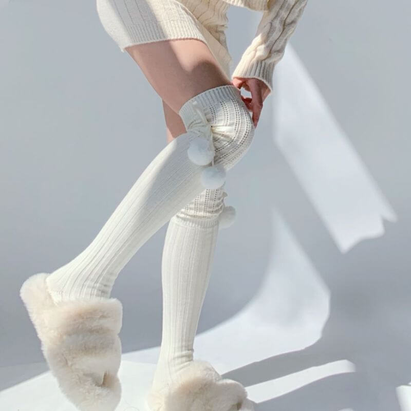 Soft winter pompon stockings c0162